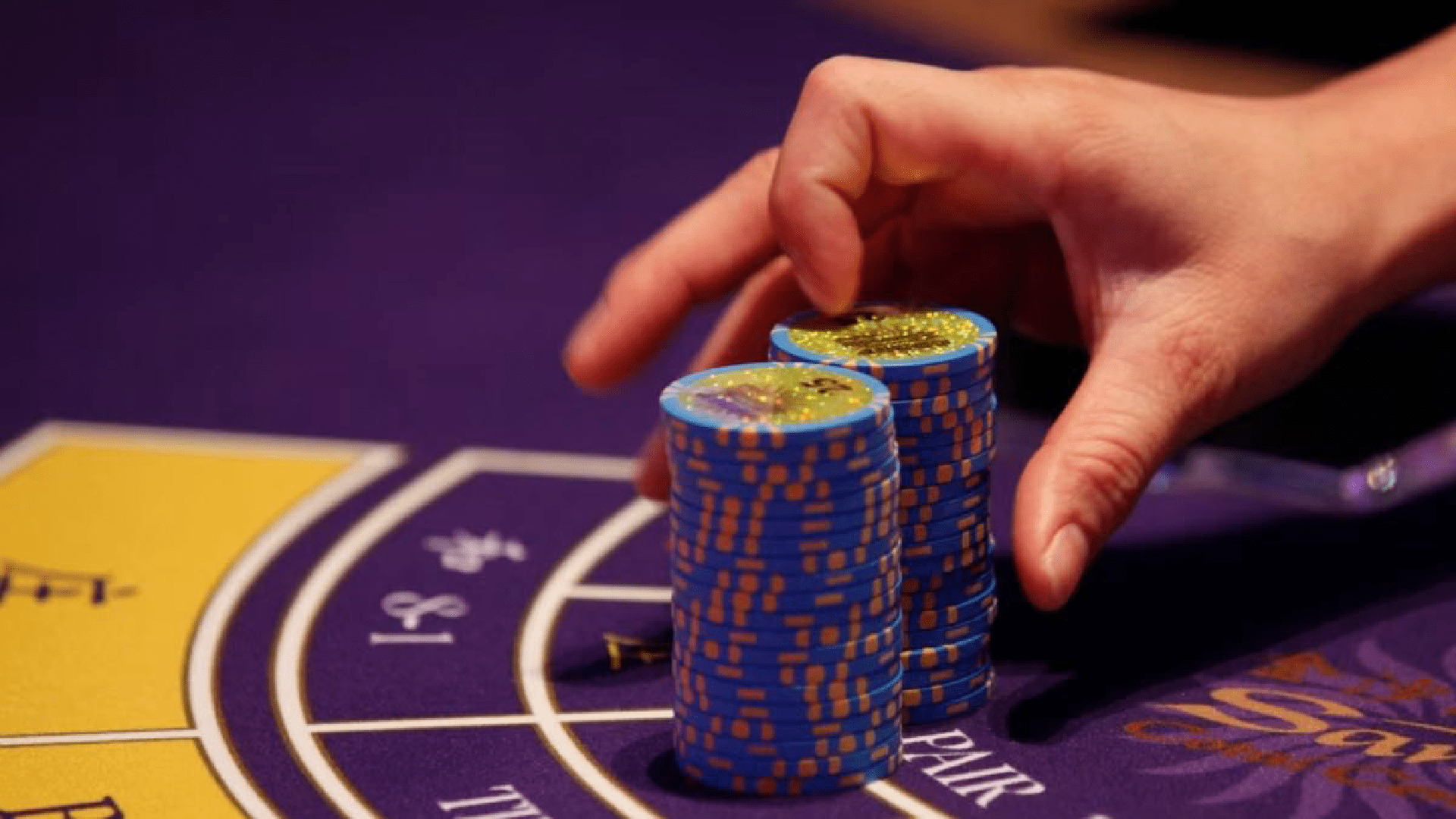 Macau Fraudsters Bilked Casino for $580K with Baccarat Cold Decks